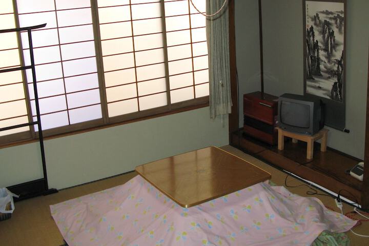 Room 13 of 37
