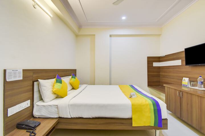 Room 8 of 19