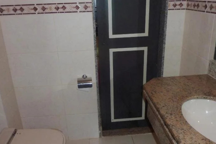 Room 9 of 17