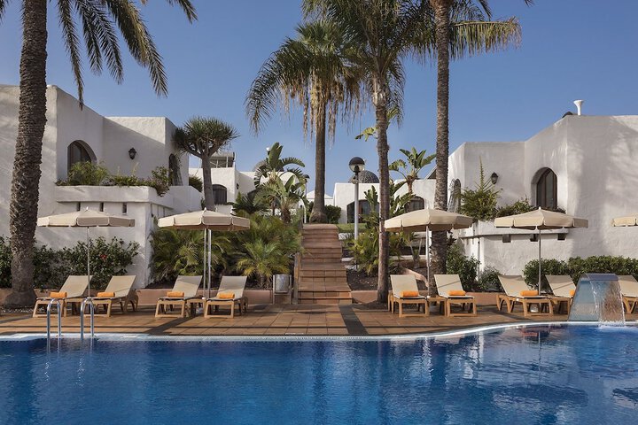 Hotel Pool