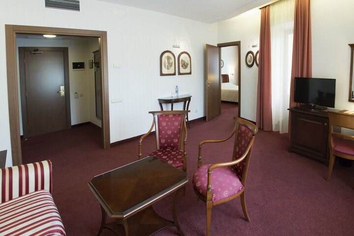 Room 24 of 63