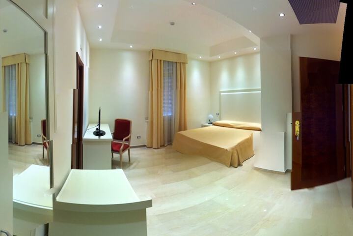 Room 11 of 43