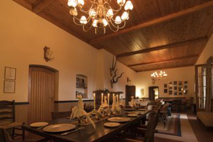 Dining 3 of 8