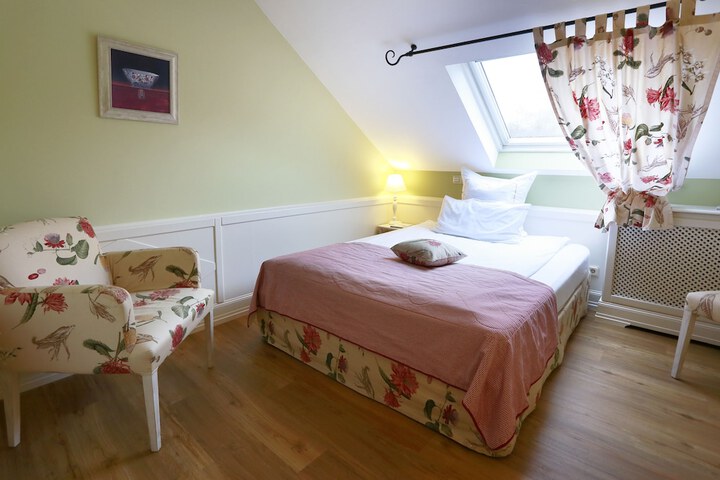 Room 4 of 49