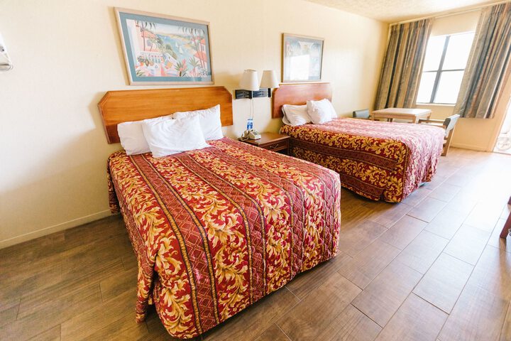 2 Queen Beds (5 of 21)