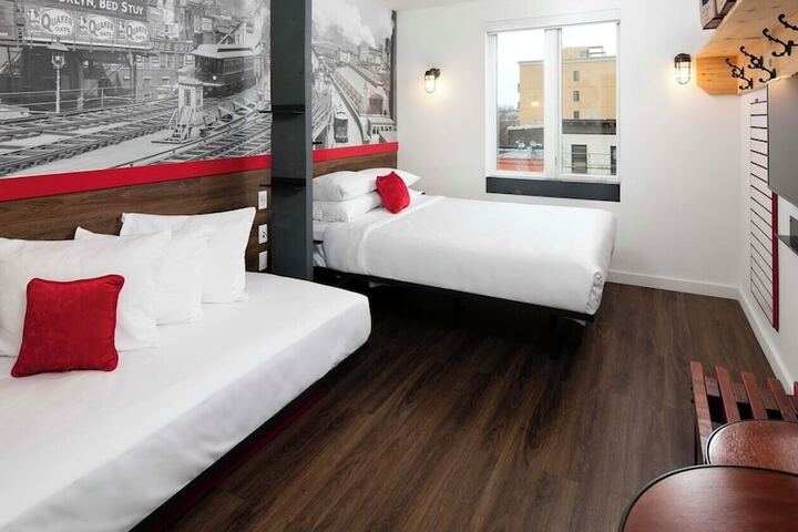 Queen Bed with Sofa (10 of 10)