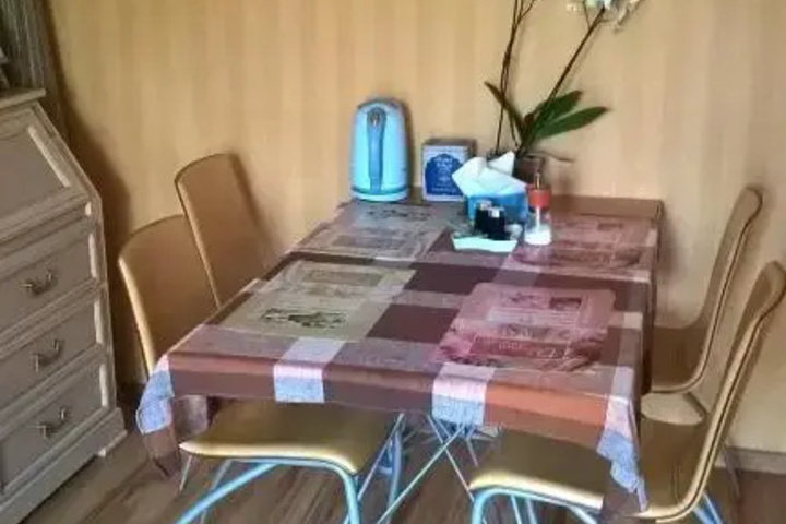 Room 3 of 8