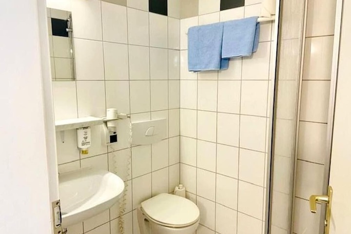 Room 16 of 20