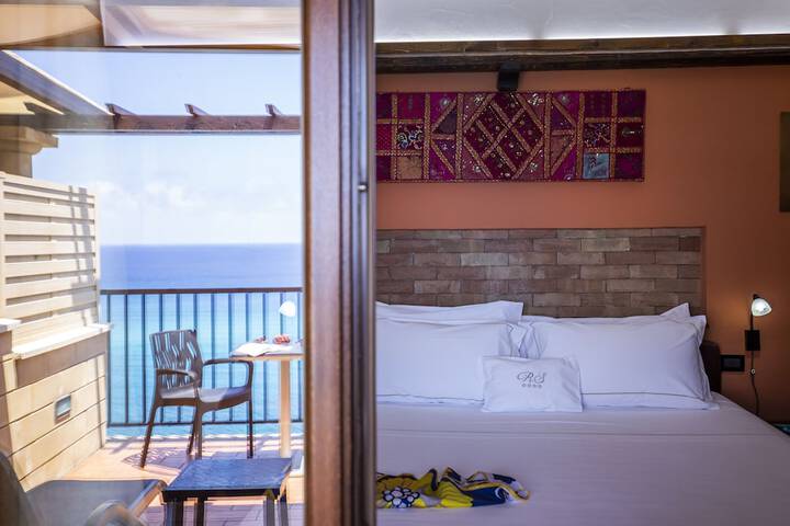 Room 21 of 35