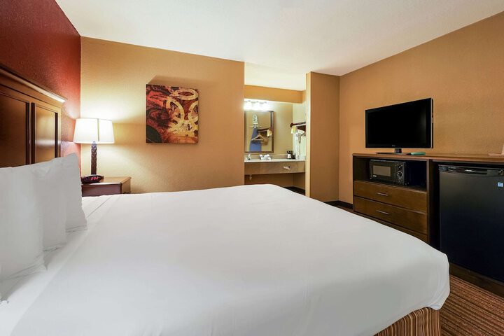 Room 14 of 34