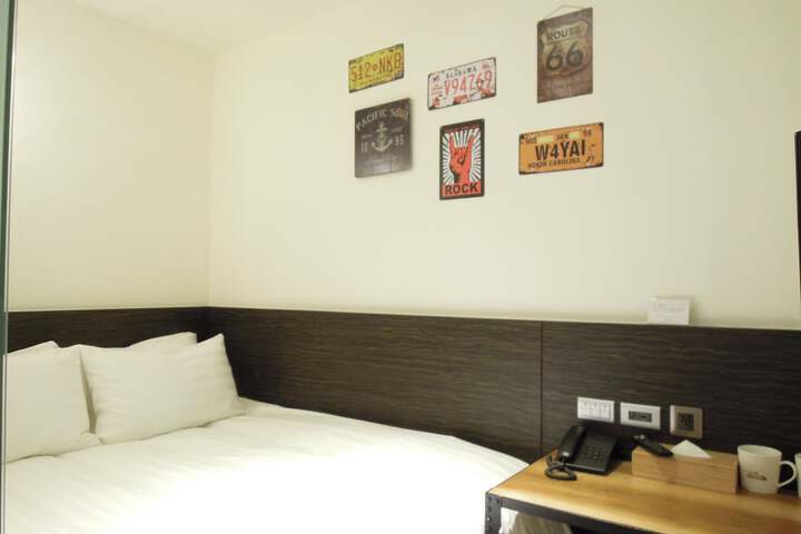 Room 27 of 37