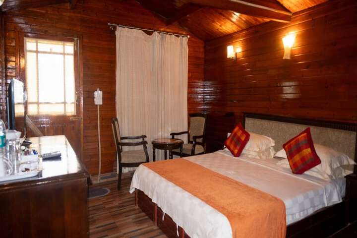 Room 12 of 32