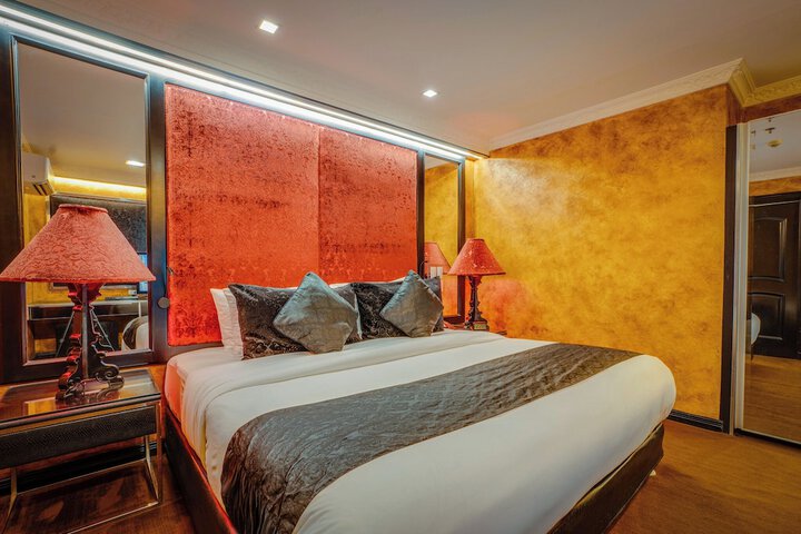 Room 14 of 80