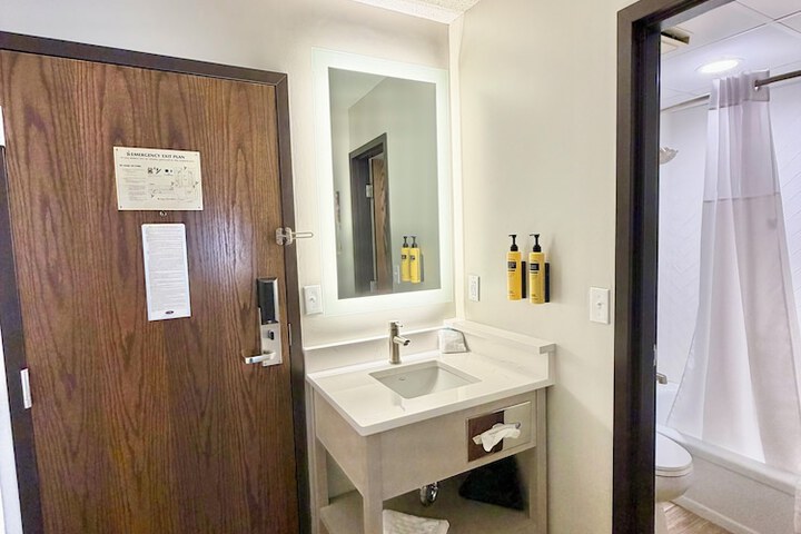 Room 67 of 100
