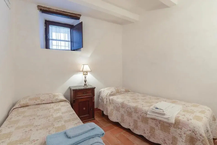 Room 2 of 12