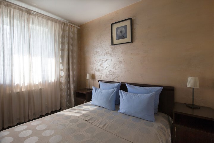 Room 12 of 90