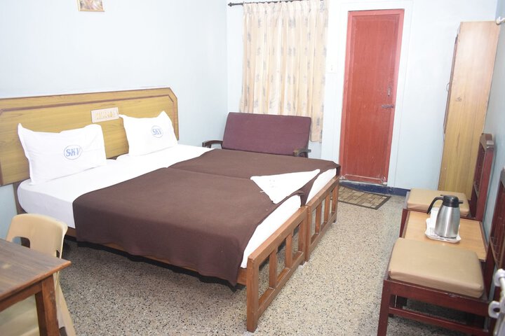 Room 9 of 20
