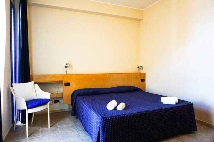 Room 9 of 36
