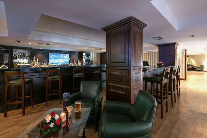Lounge 54 of 78