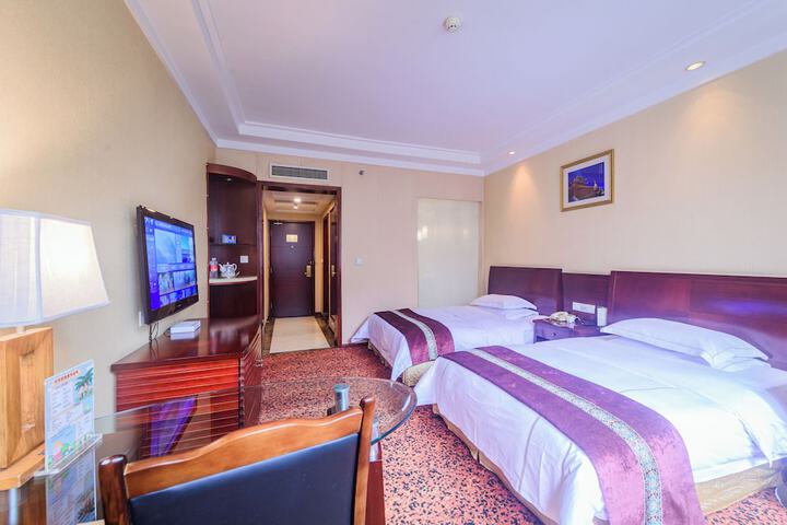 Room 6 of 32