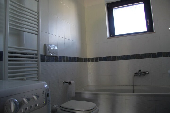 Room 83 of 172