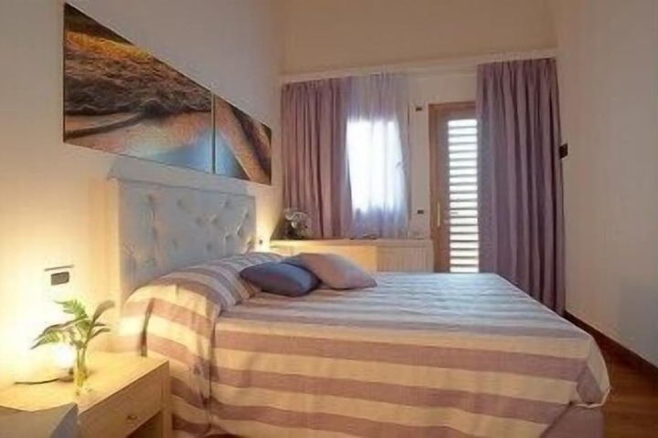 Room 8 of 52