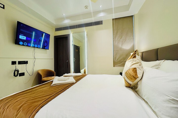 Room 5 of 50