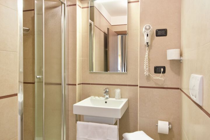 Room 32 of 52