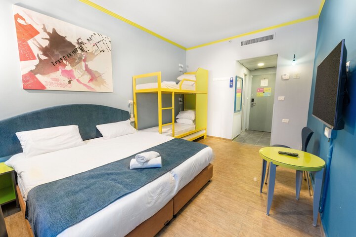 Room 44 of 115