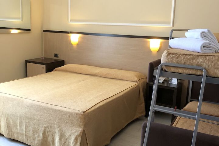 Room 15 of 65