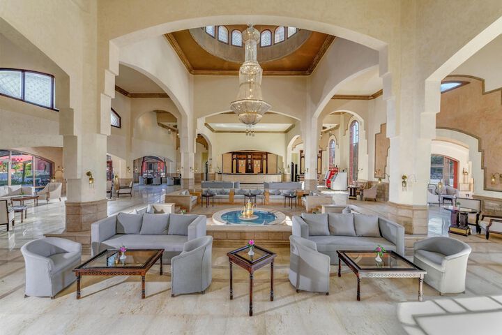 Entrance & Lobby