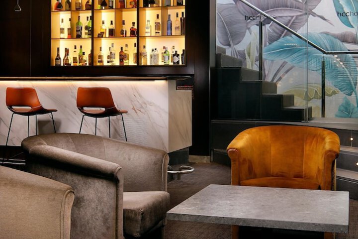 Lounge 82 of 119