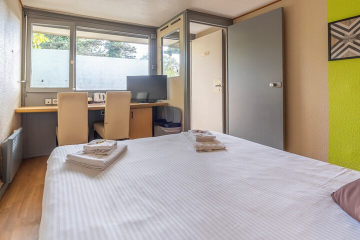 Room 16 of 52