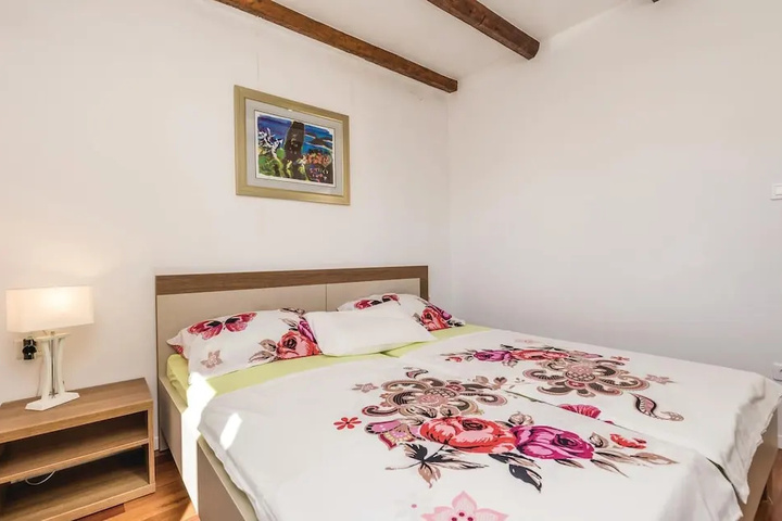Room 4 of 22