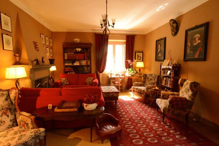 Lounge 56 of 66