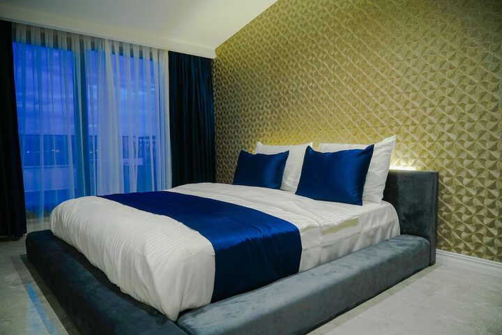 Room 82 of 94