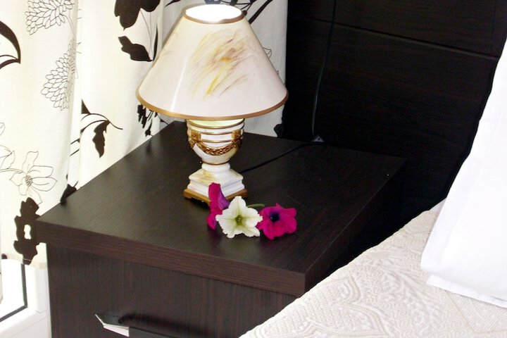 Room 10 of 32