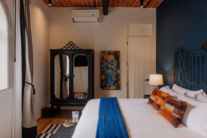 Room 28 of 104