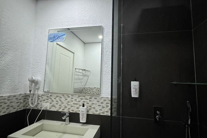 Room 153 of 191