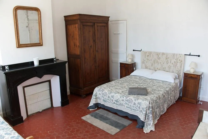 Room 5 of 18
