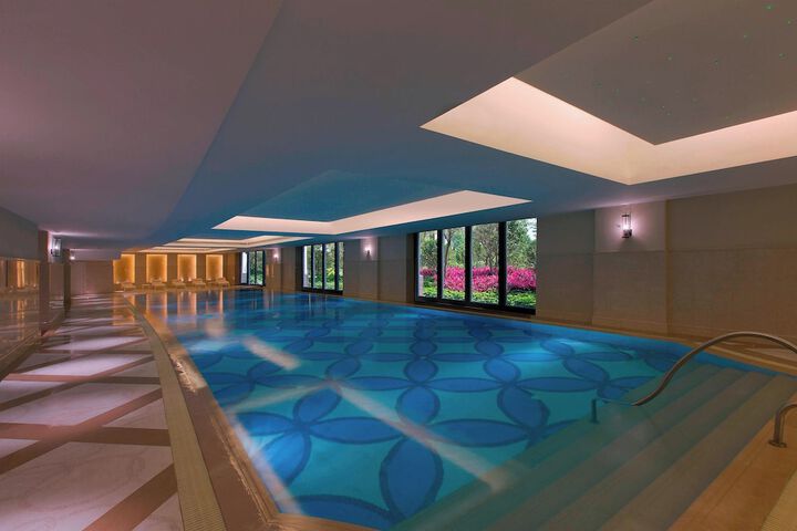 Hotel with Pool