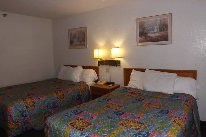 2 Double Beds (9 of 10)