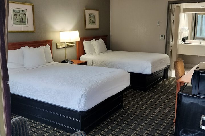 Room 33 of 190