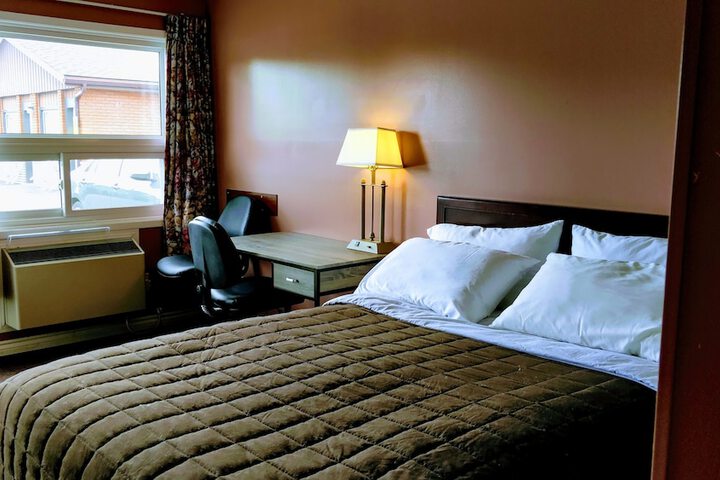 Deluxe Room 1 Queen Bed Courtyard View (15 of 19)