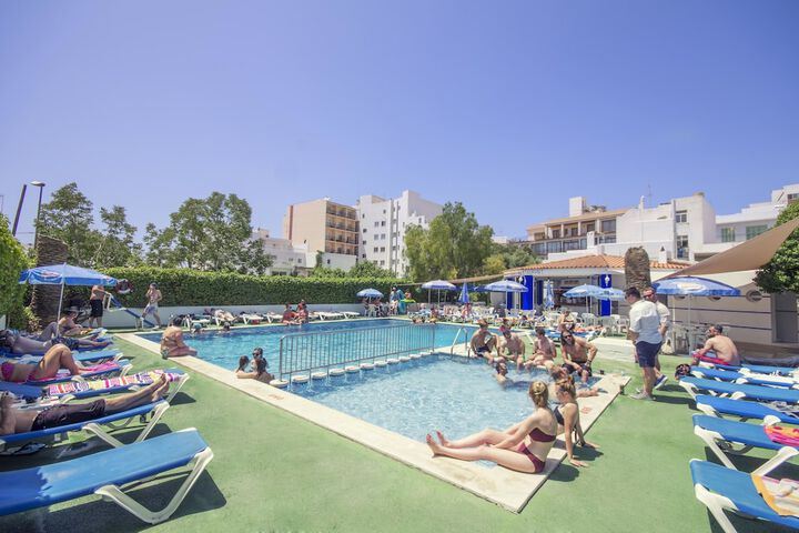 Hotel Pool