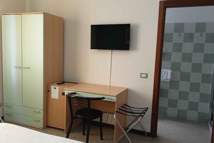 Room 21 of 36