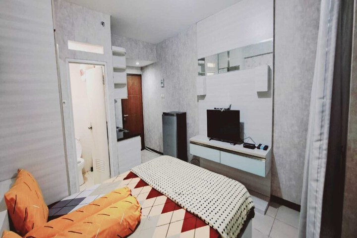 Room 8 of 10