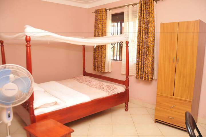 Room 19 of 38