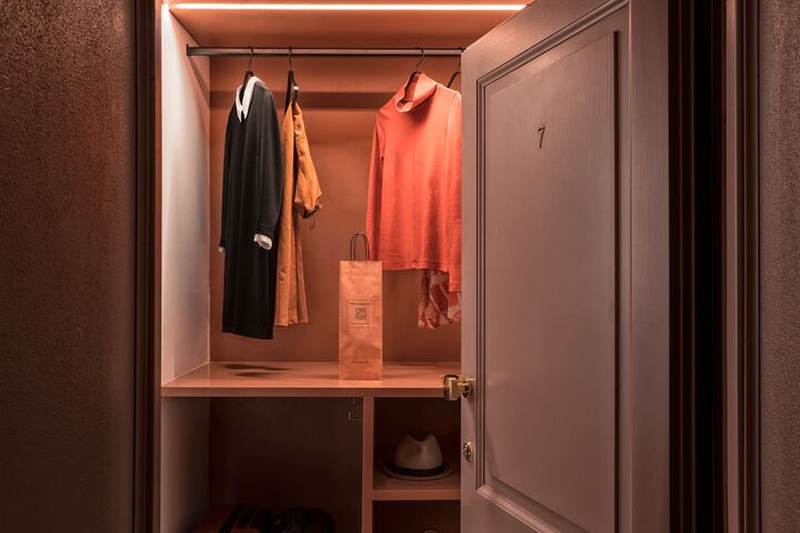 Room 28 of 46