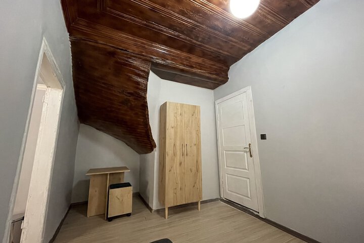 Room 54 of 100